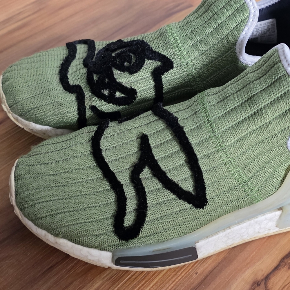 Pharrell X ADIDAS Hu DOG THEME SNEAKERS - Picture 6 of 6